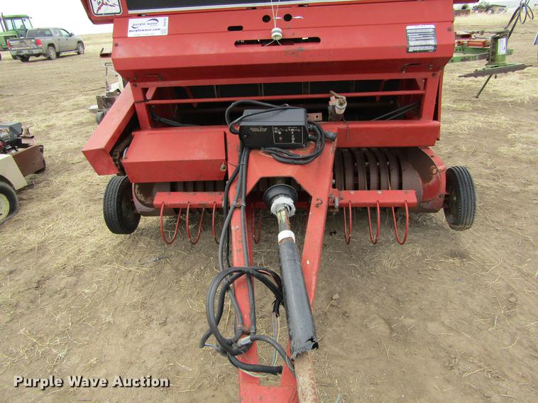 image for item DE6741 1992 Case IH 8480 round baler
