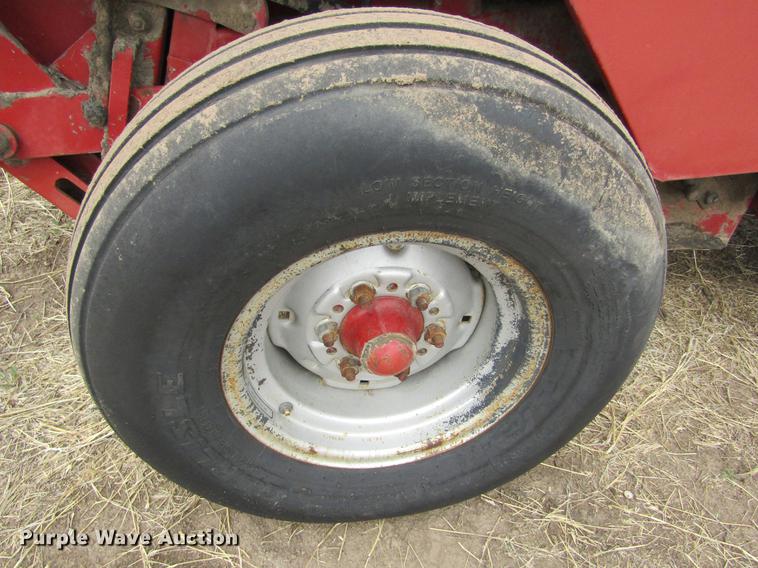 image for item DE6741 1992 Case IH 8480 round baler