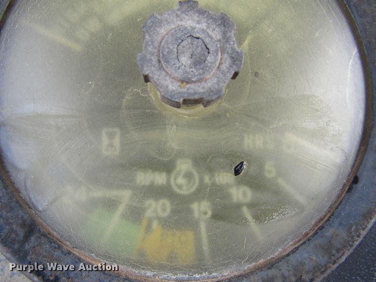 image for item DE6744 International 886 tractor