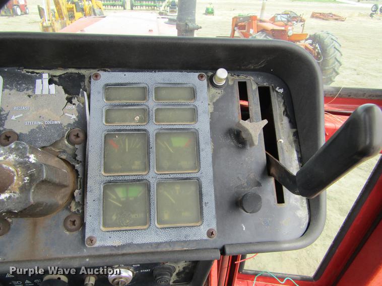 image for item DE6744 International 886 tractor