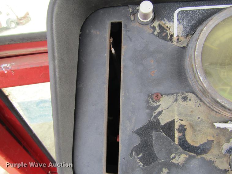 image for item DE6744 International 886 tractor