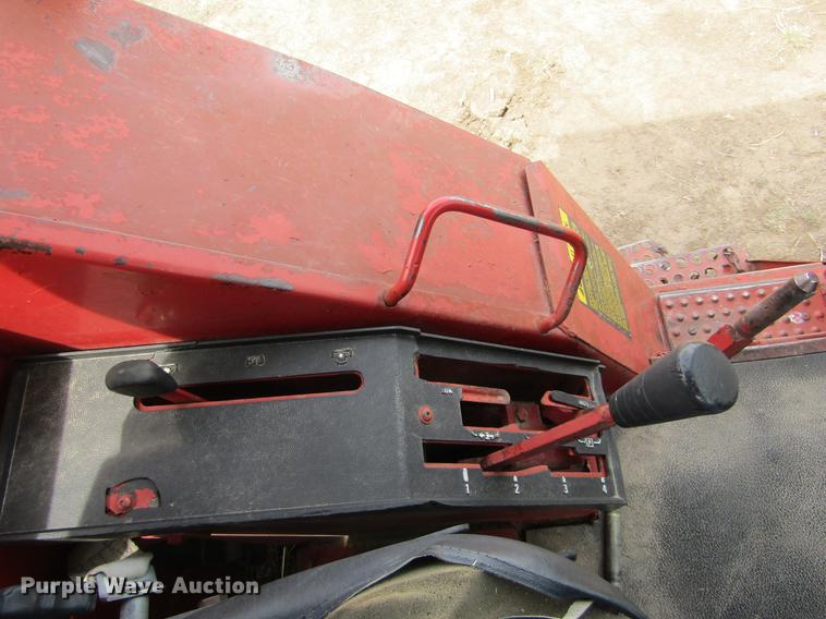 image for item DE6744 International 886 tractor