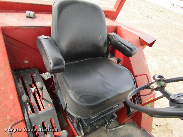 image for item DE6744 International 886 tractor