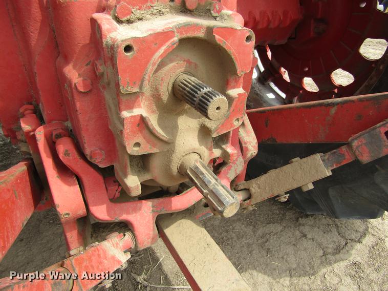 image for item DE6744 International 886 tractor