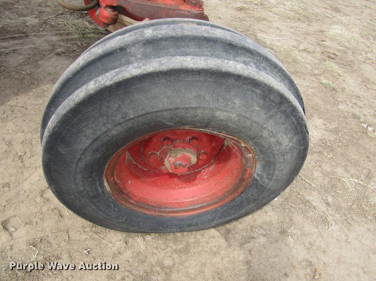 image for item DE6744 International 886 tractor