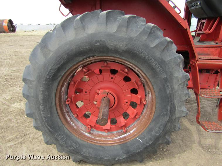 image for item DE6744 International 886 tractor