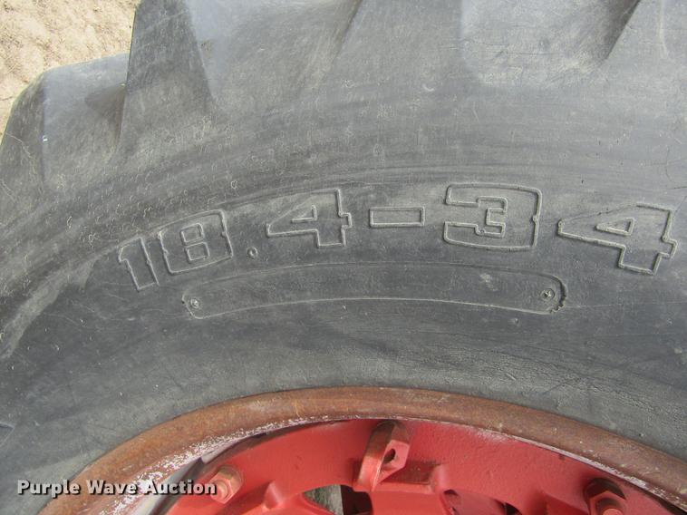 image for item DE6744 International 886 tractor