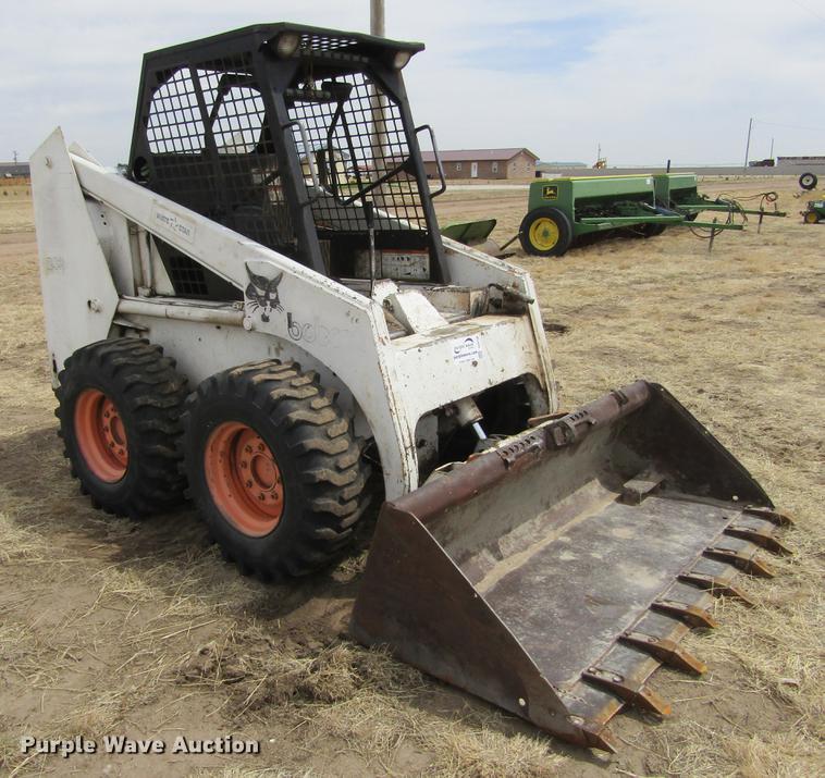image for item DE6756 1987 Bobcat 843 skid steer