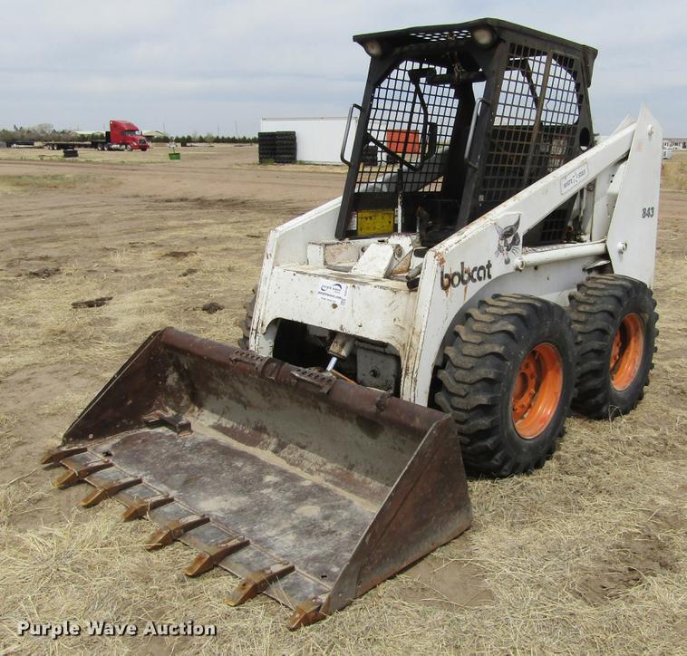 image for item DE6756 1987 Bobcat 843 skid steer