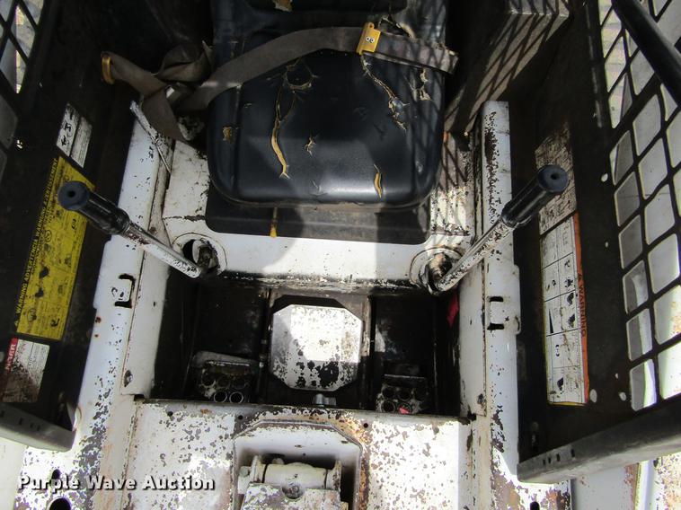 image for item DE6756 1987 Bobcat 843 skid steer