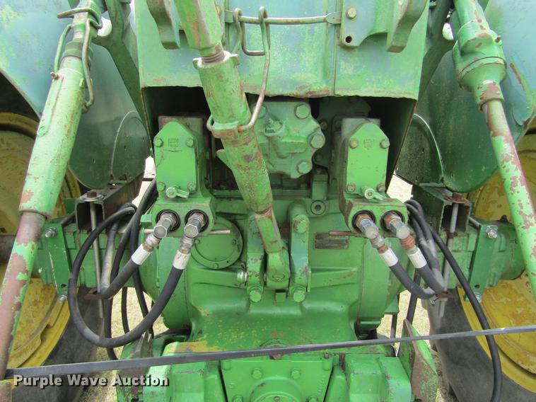 image for item DE6760 John Deere 4520 tractor