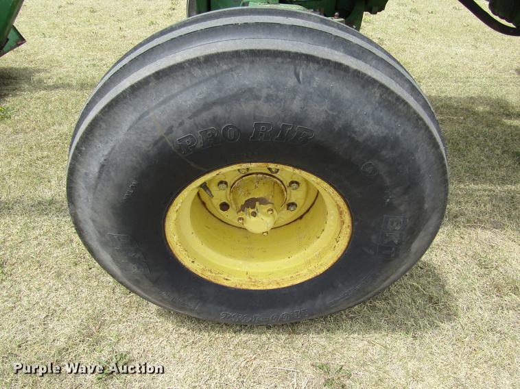 image for item DE6760 John Deere 4520 tractor