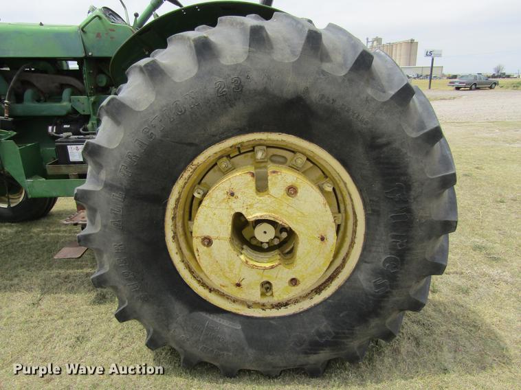 image for item DE6760 John Deere 4520 tractor