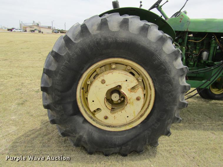 image for item DE6760 John Deere 4520 tractor