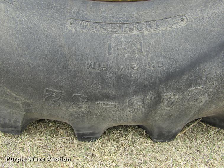 image for item DE6760 John Deere 4520 tractor