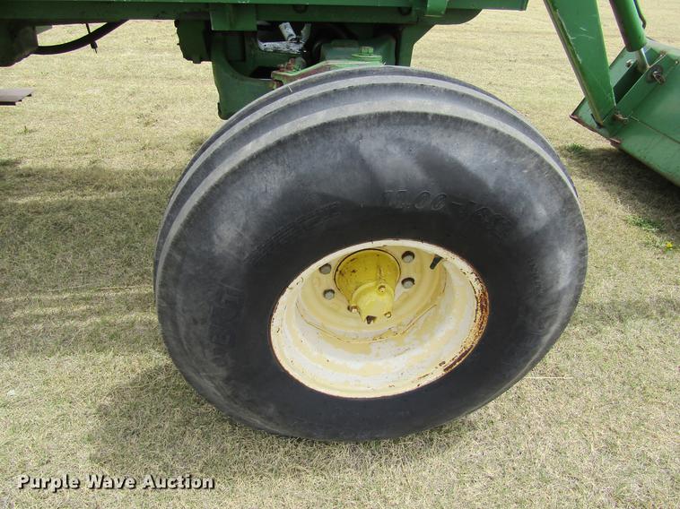 image for item DE6760 John Deere 4520 tractor