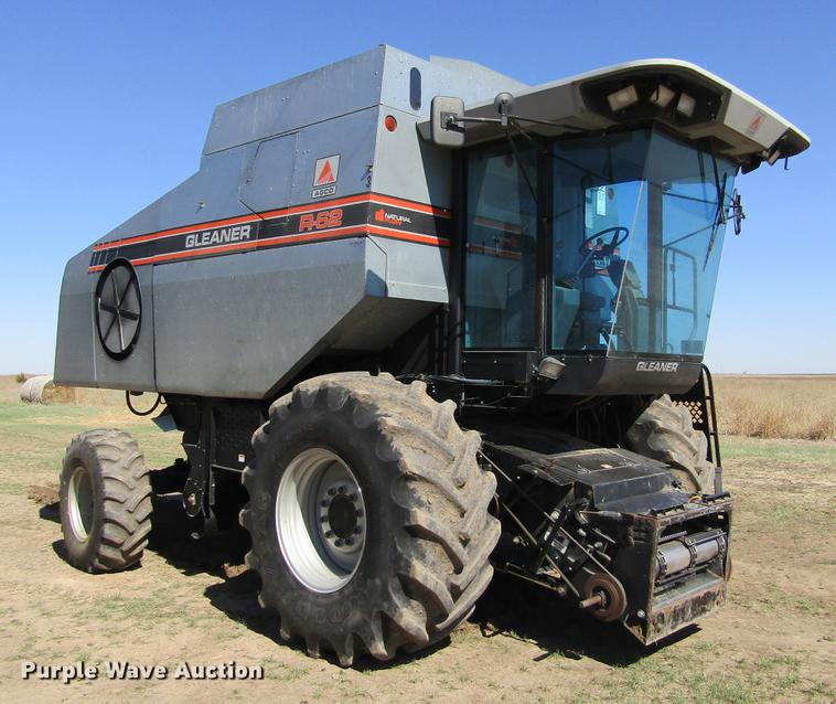 image for item DE6765 1995 Gleaner R62 combine