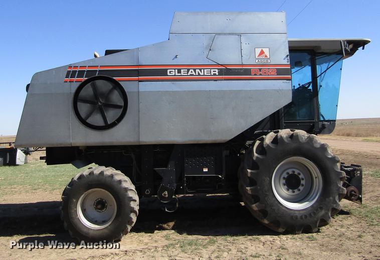 image for item DE6765 1995 Gleaner R62 combine