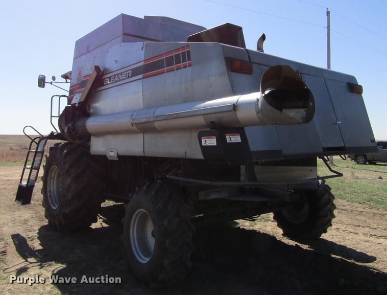 image for item DE6765 1995 Gleaner R62 combine