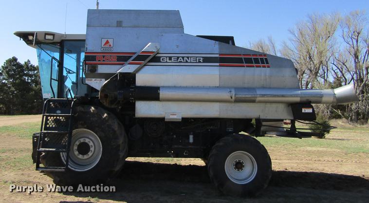image for item DE6765 1995 Gleaner R62 combine