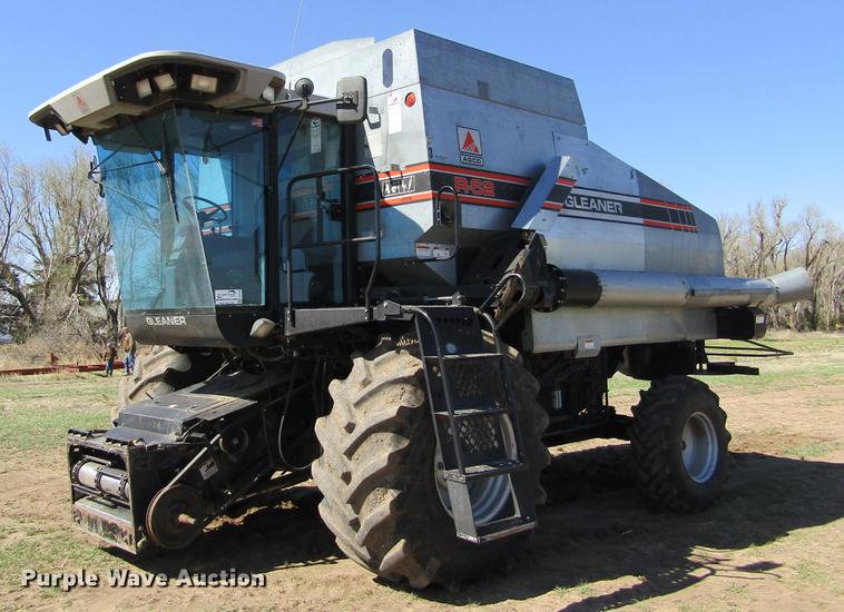 image for item DE6765 1995 Gleaner R62 combine