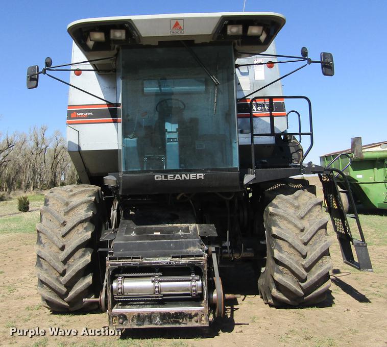 image for item DE6765 1995 Gleaner R62 combine