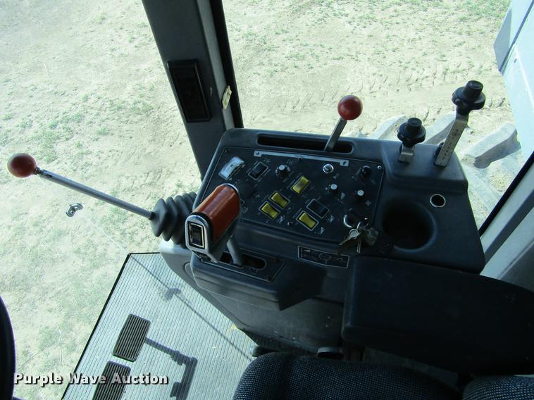 image for item DE6765 1995 Gleaner R62 combine