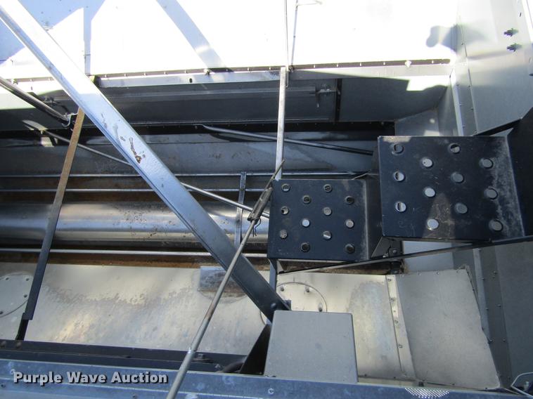 image for item DE6765 1995 Gleaner R62 combine