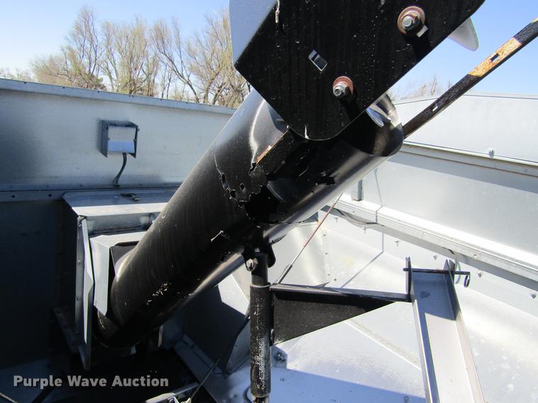 image for item DE6765 1995 Gleaner R62 combine