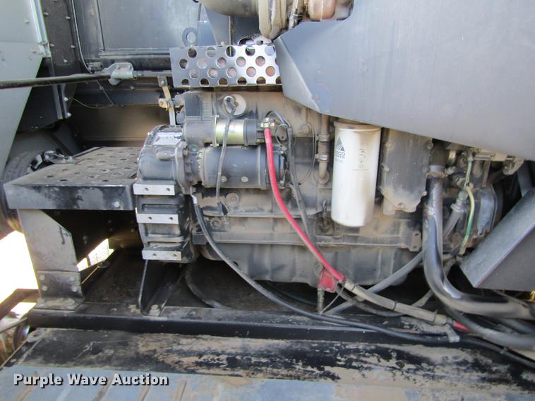 image for item DE6765 1995 Gleaner R62 combine