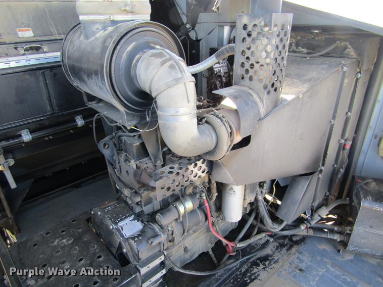 image for item DE6765 1995 Gleaner R62 combine