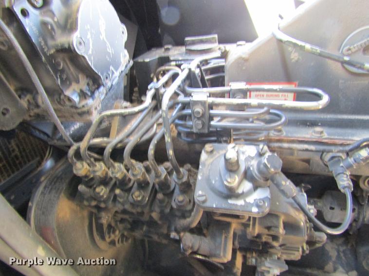 image for item DE6765 1995 Gleaner R62 combine