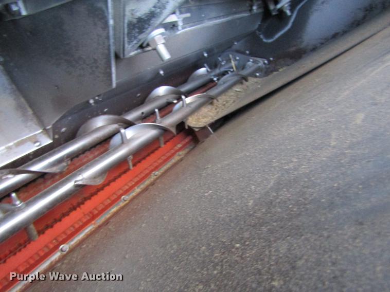 image for item DE6765 1995 Gleaner R62 combine