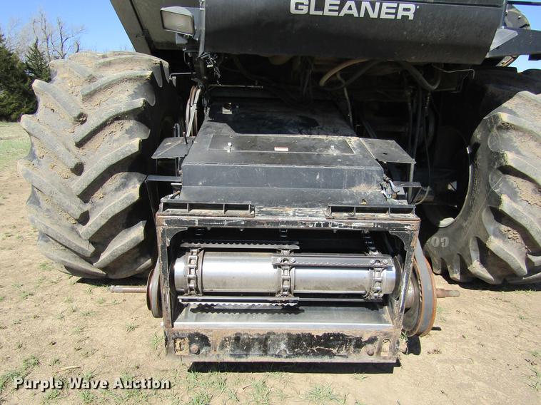 image for item DE6765 1995 Gleaner R62 combine