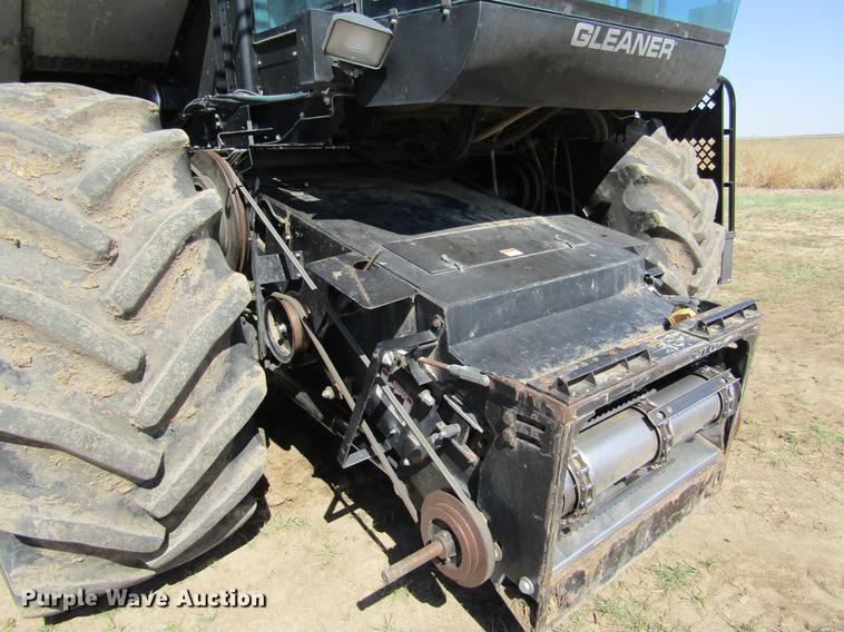 image for item DE6765 1995 Gleaner R62 combine