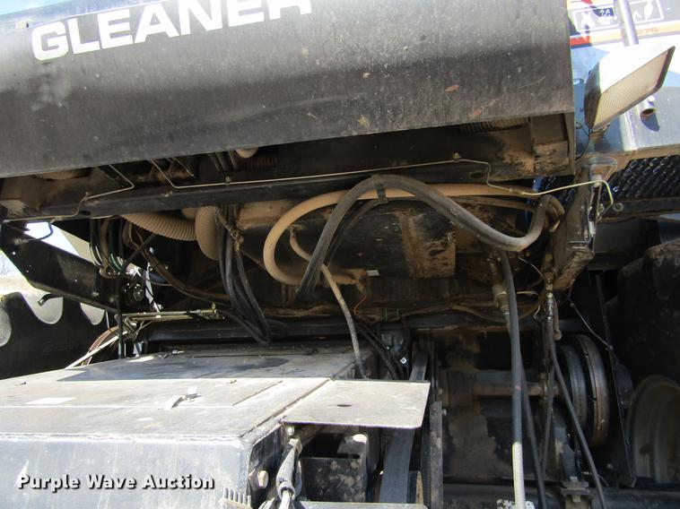 image for item DE6765 1995 Gleaner R62 combine