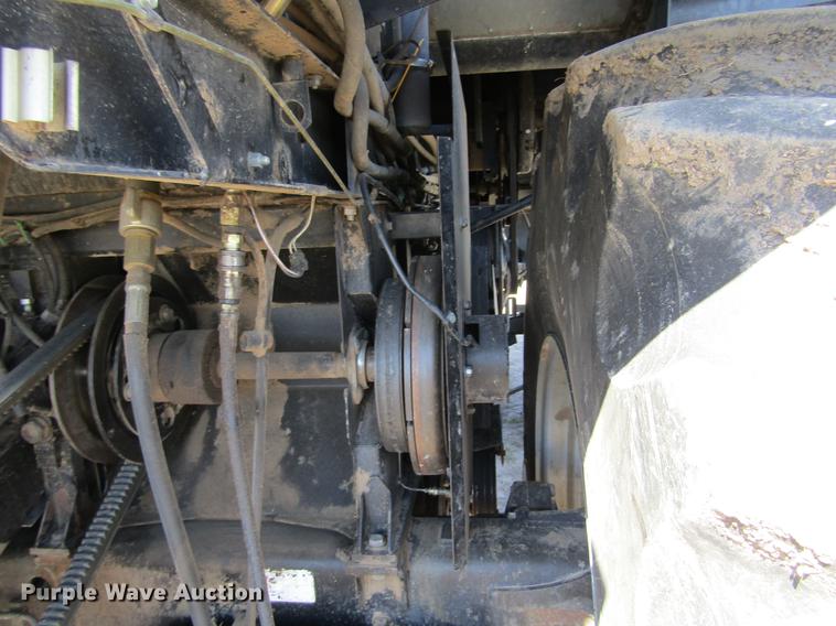 image for item DE6765 1995 Gleaner R62 combine