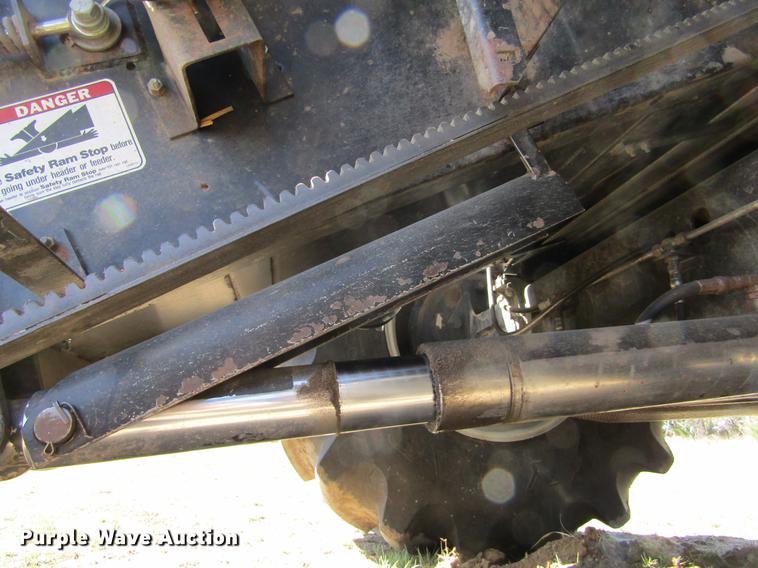 image for item DE6765 1995 Gleaner R62 combine