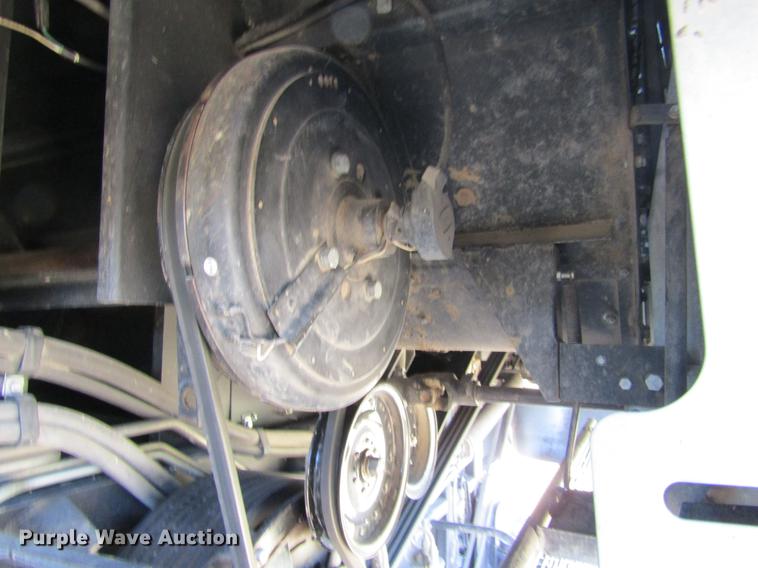 image for item DE6765 1995 Gleaner R62 combine