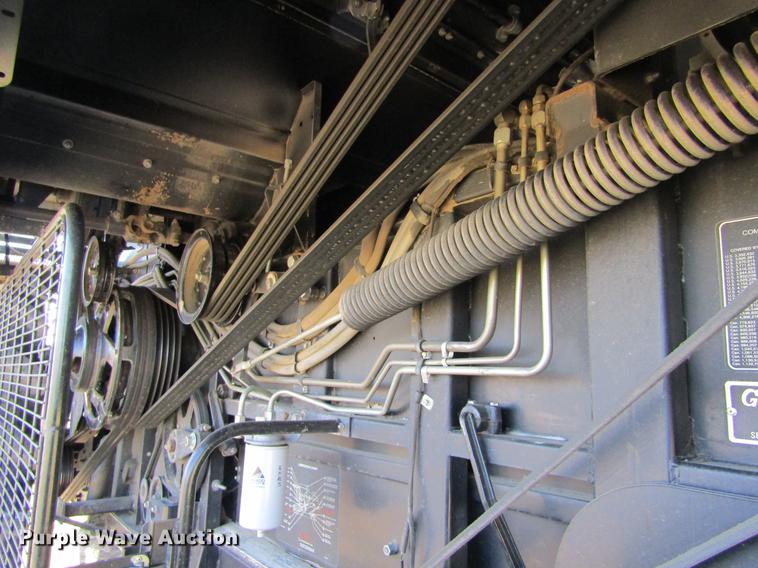 image for item DE6765 1995 Gleaner R62 combine