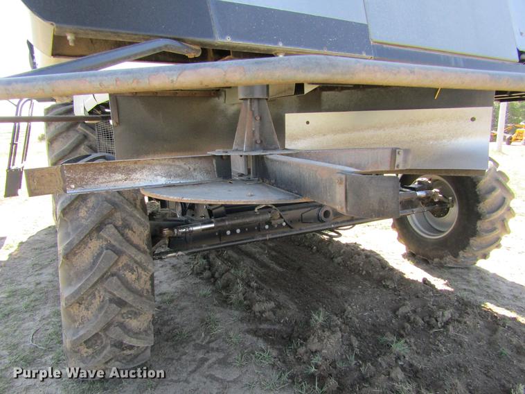 image for item DE6765 1995 Gleaner R62 combine