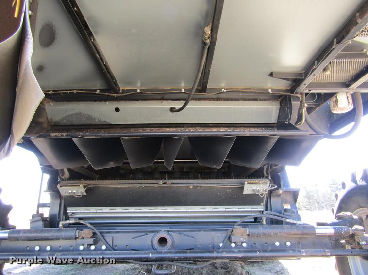 image for item DE6765 1995 Gleaner R62 combine