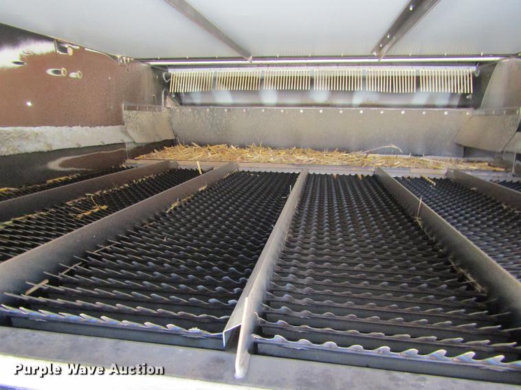 image for item DE6765 1995 Gleaner R62 combine