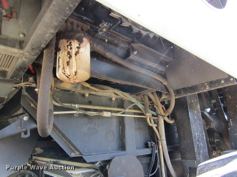 image for item DE6765 1995 Gleaner R62 combine