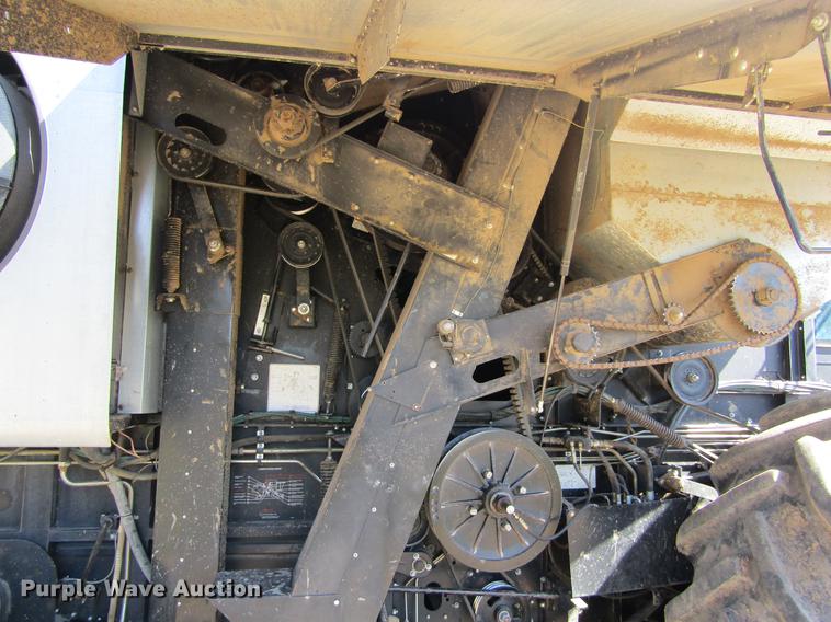 image for item DE6765 1995 Gleaner R62 combine