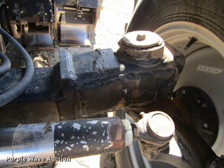 image for item DE6765 1995 Gleaner R62 combine