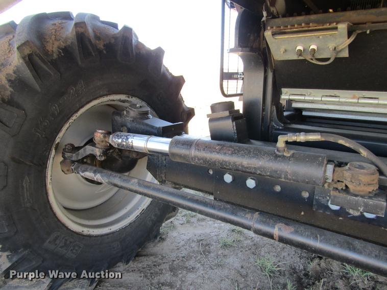 image for item DE6765 1995 Gleaner R62 combine