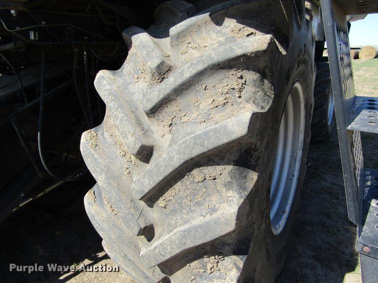 image for item DE6765 1995 Gleaner R62 combine