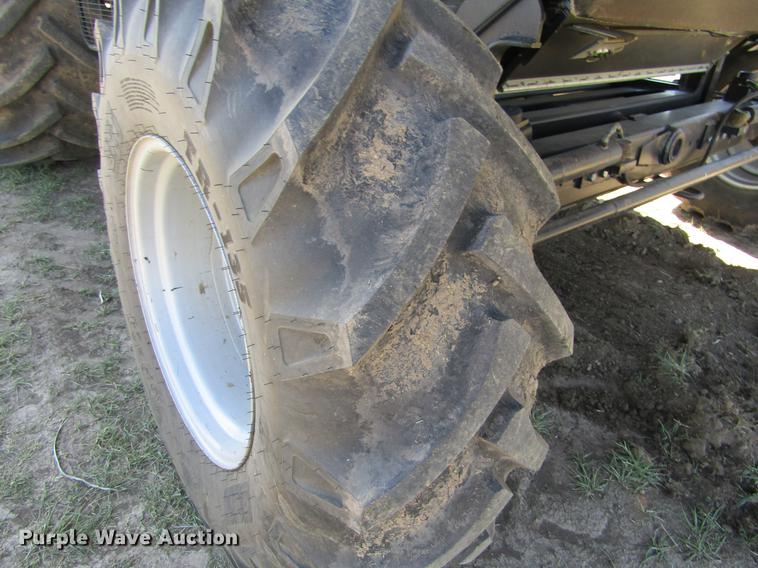 image for item DE6765 1995 Gleaner R62 combine