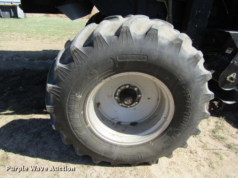 image for item DE6765 1995 Gleaner R62 combine